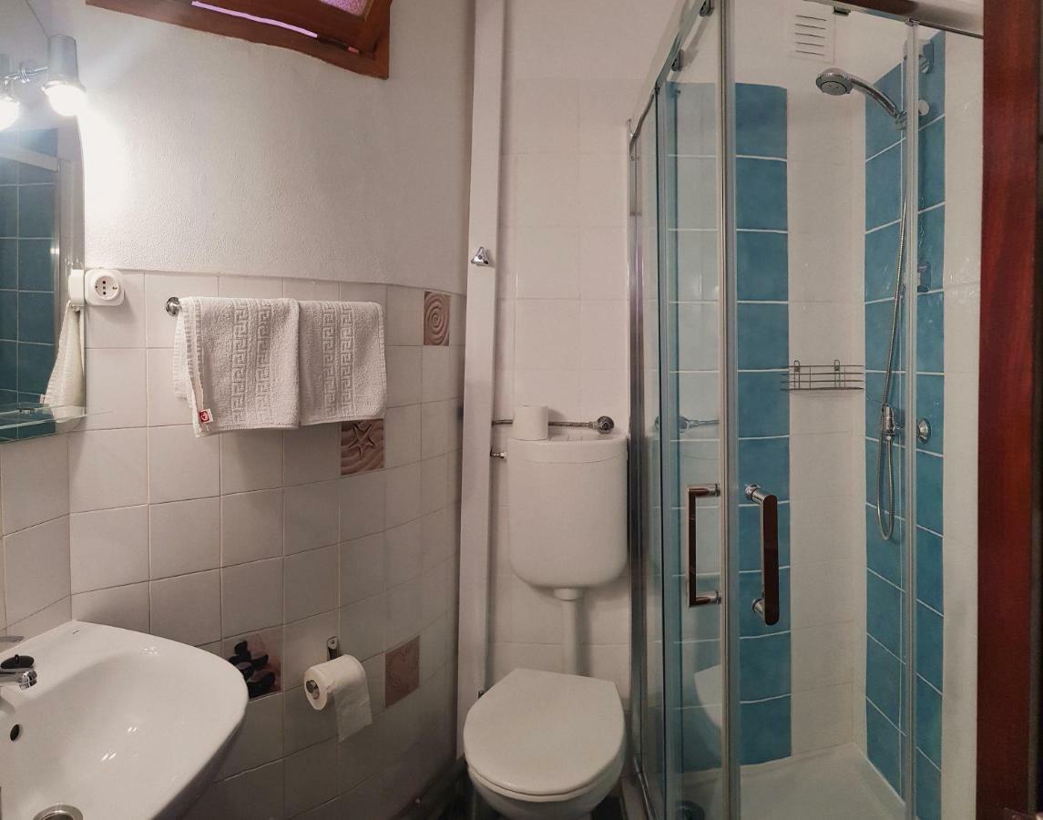 Twin Room Private Bathroom,1160950929:JPEG