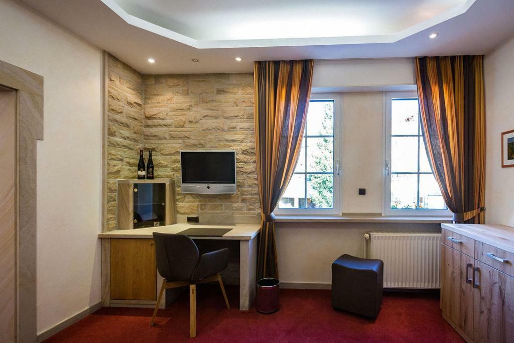 Deluxe Double Room (2 Adults + 1 Child),878385581:JPEG