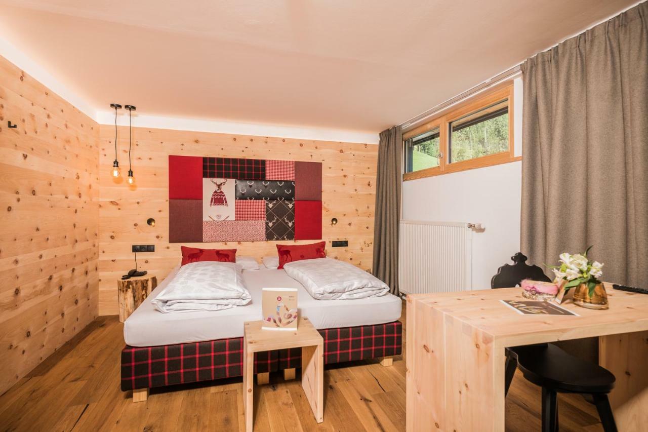 Small Double Room,885471289:JPEG