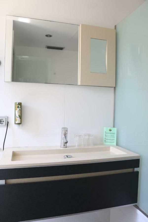 Twin Room,1632999911:JPEG
