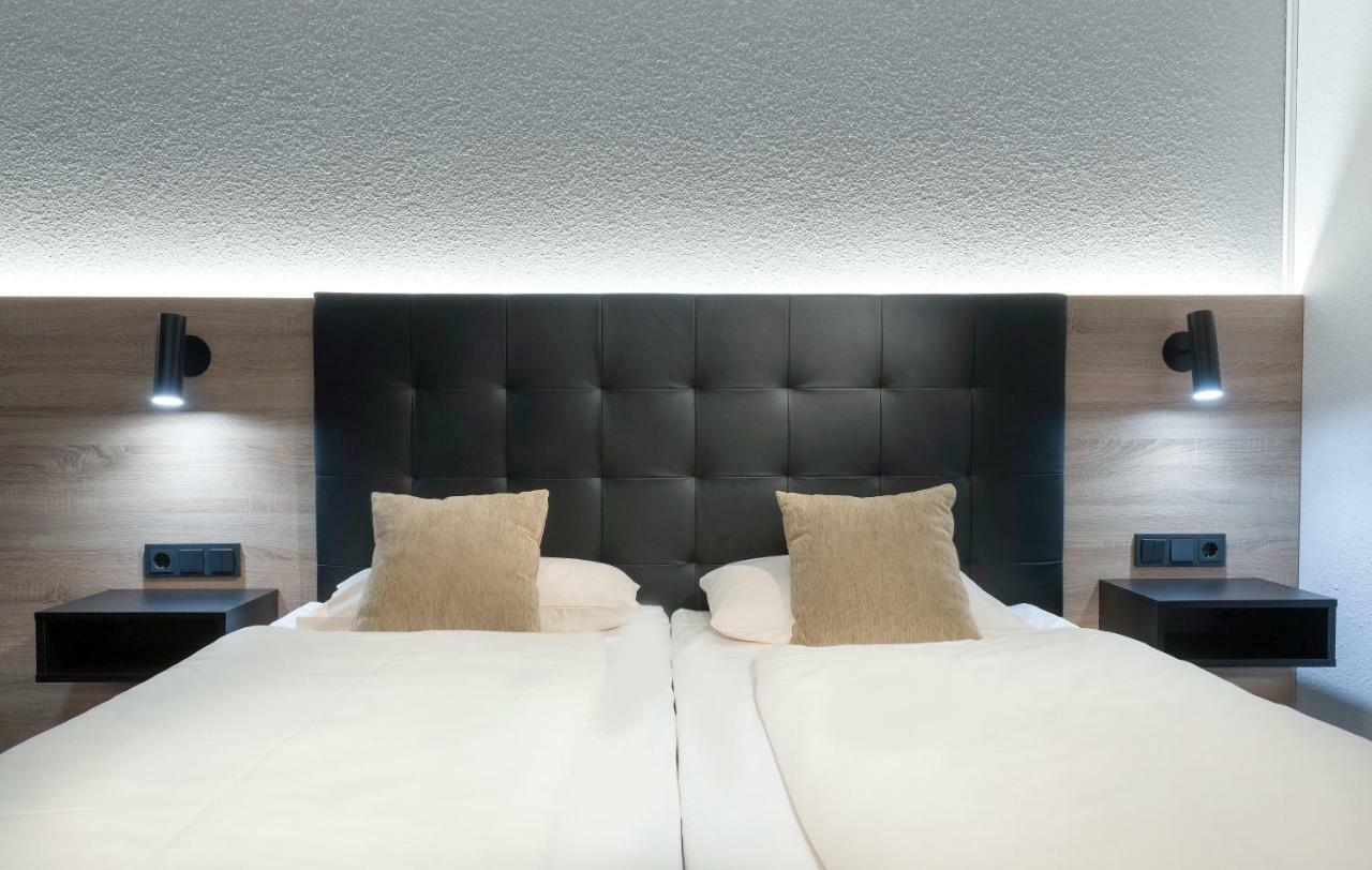Single Room,938449771:JPEG
