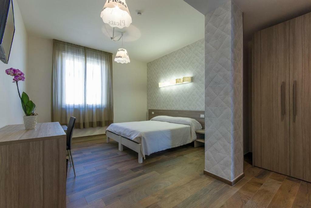 Large Double or Twin Room