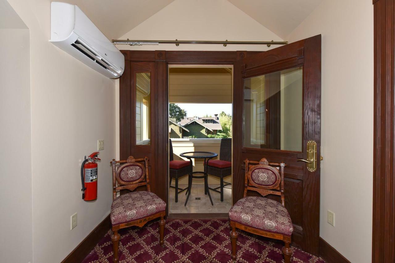 Deluxe King Suite