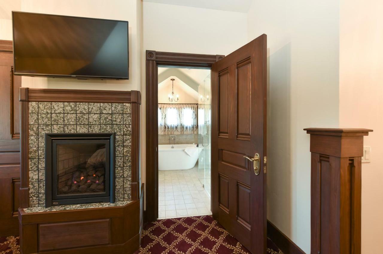 Deluxe King Suite