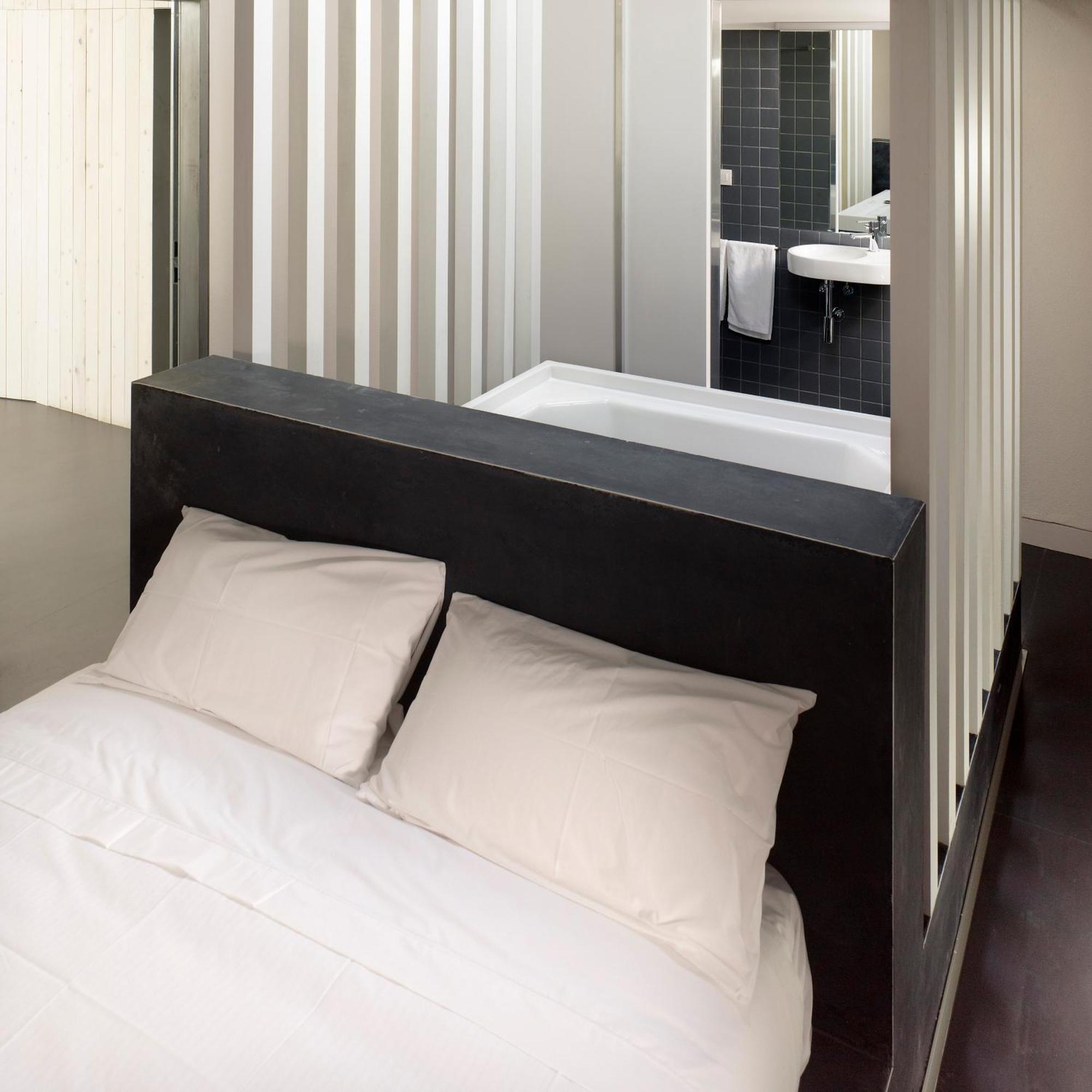Deluxe Double Room Bath