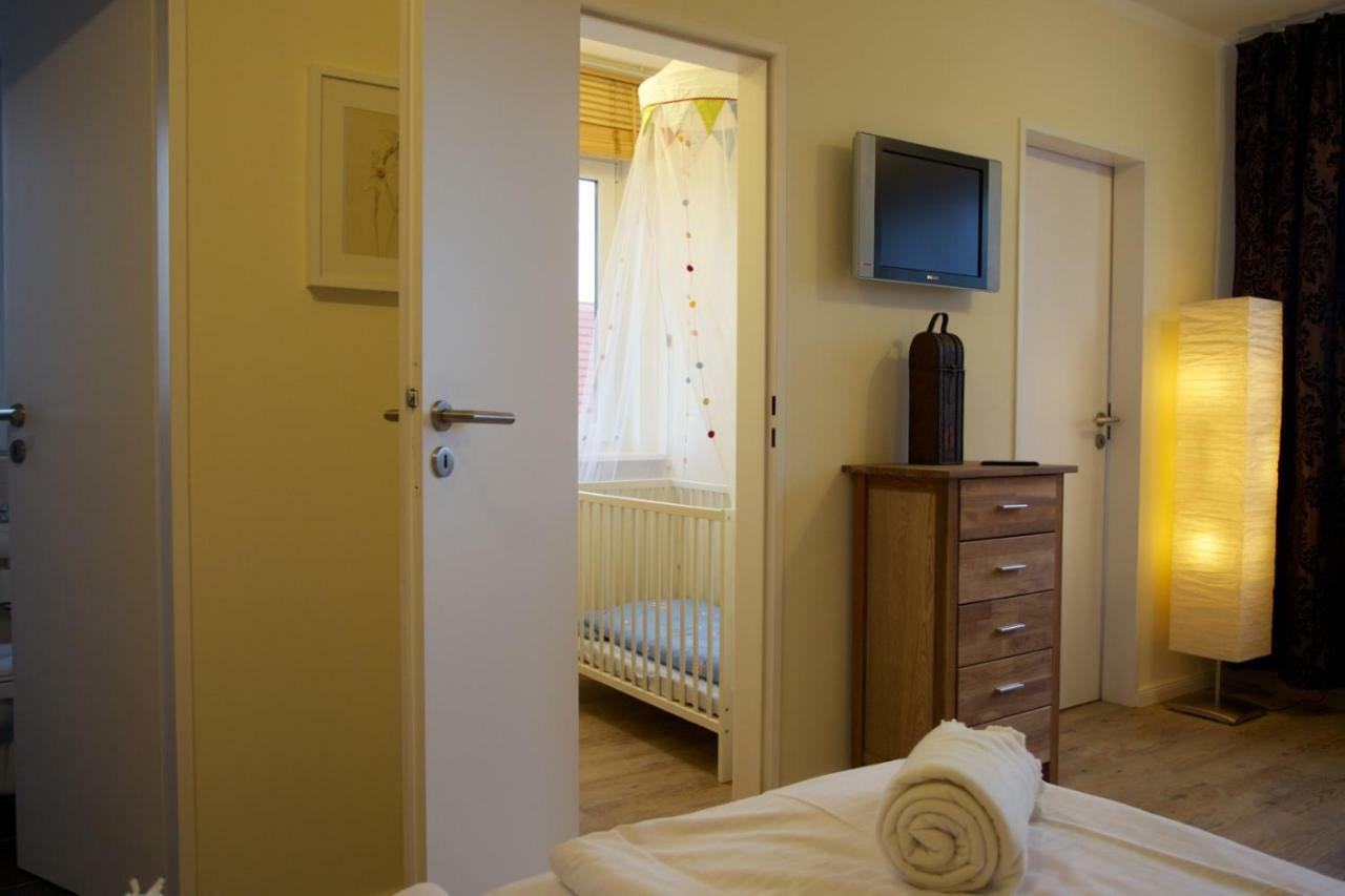 Family Room a baby cot