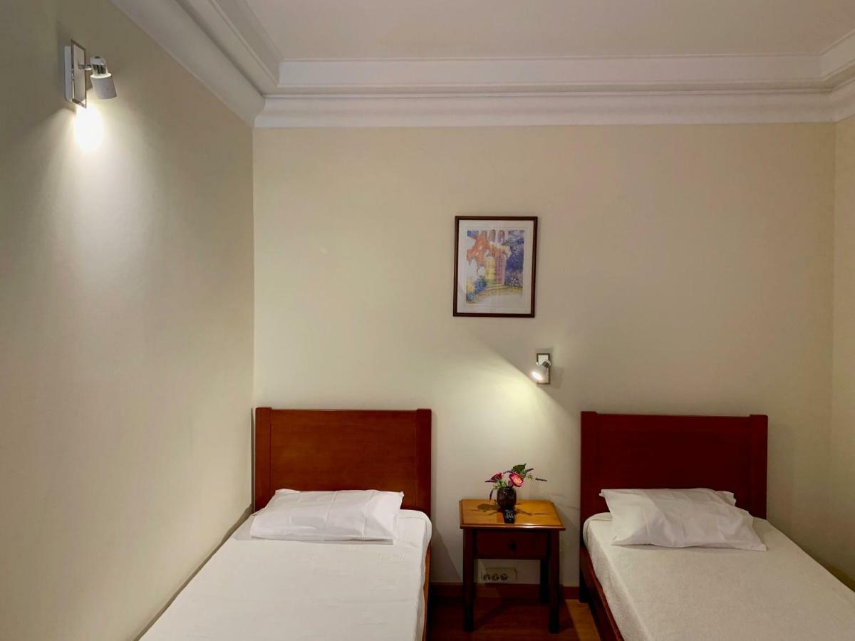 Twin Room,889963783:JPEG