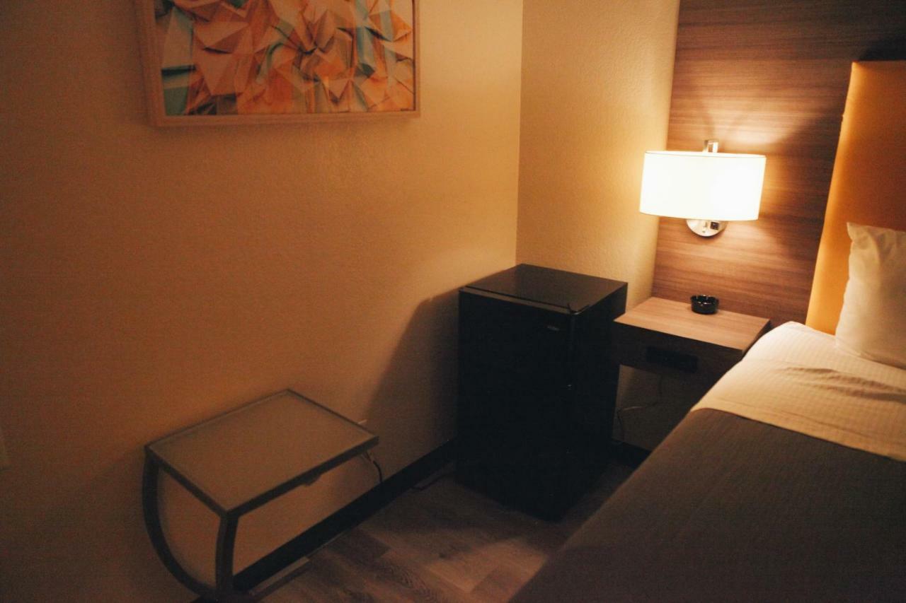 King Room Remodeled Smoking
