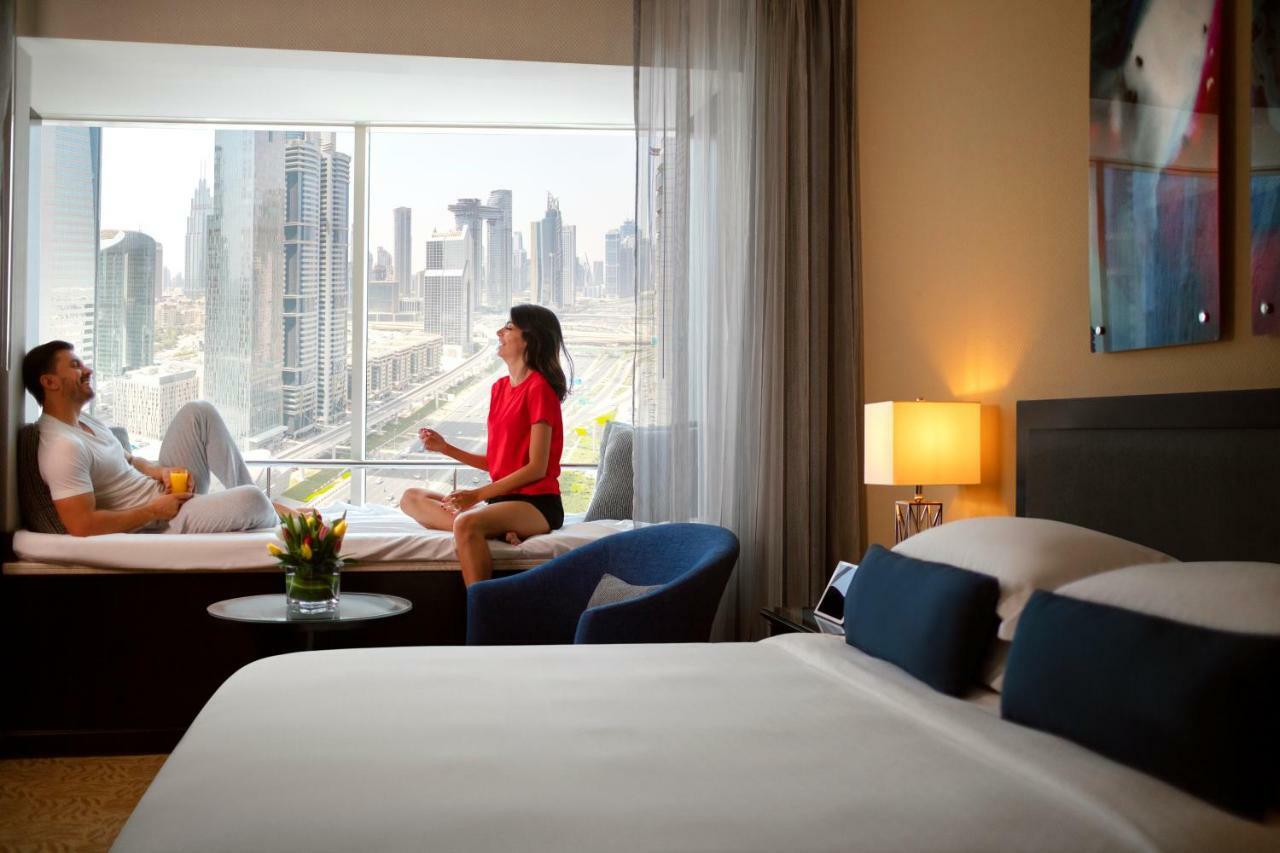 Chambre Lit King-Size avec Vue et Siège Côté Fenêtre