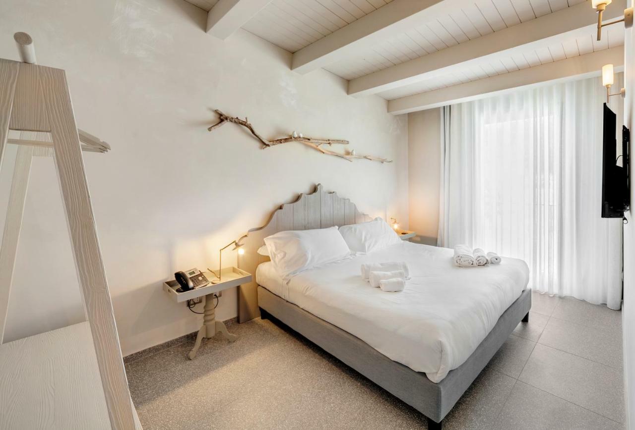 Two-Bedroom Apartment,896768998:JPEG