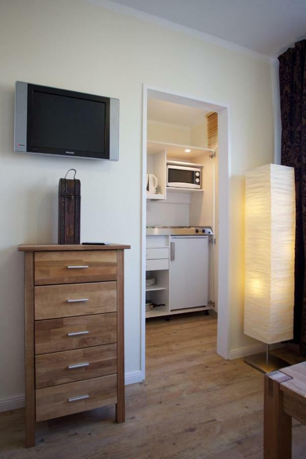 Family Room a baby cot