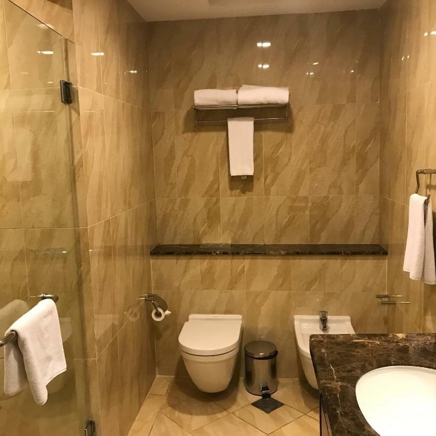 Deluxe Three Bedroom Penthouse Complimentary Transfer to Mall of the Emirates Insurance Market Metro Station & Jumeirah Beach,1405879073:JPEG