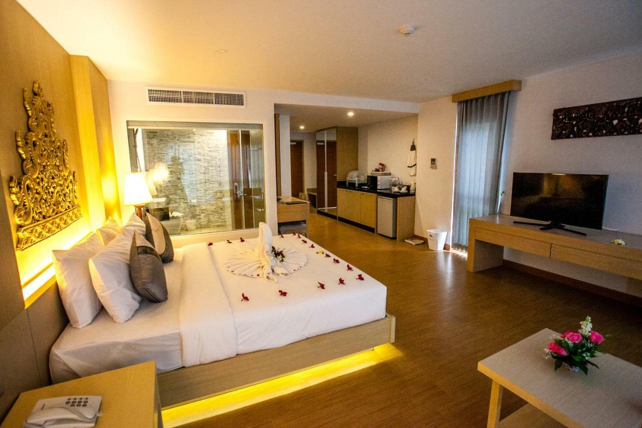 Junior Suite Outdoor Hot Tub