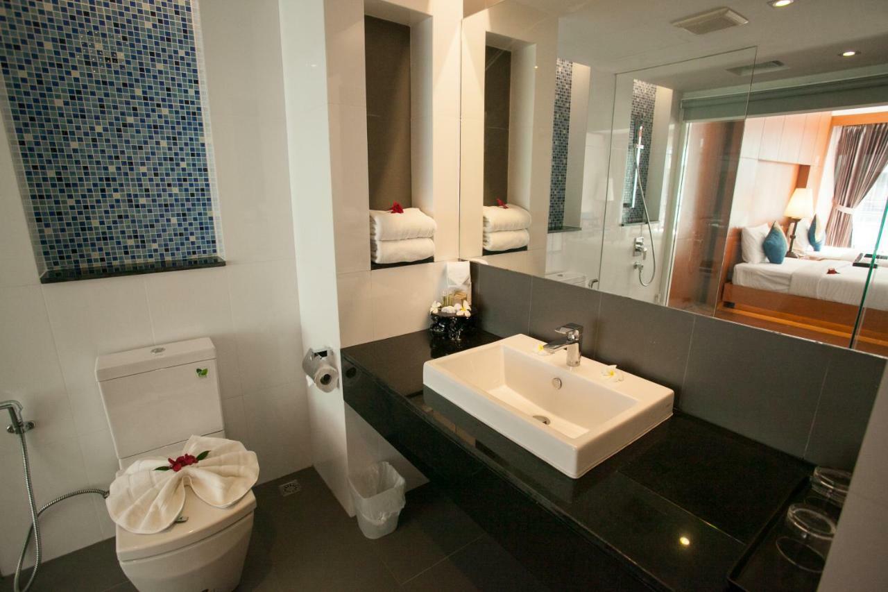 Deluxe Triple Room Pool Access