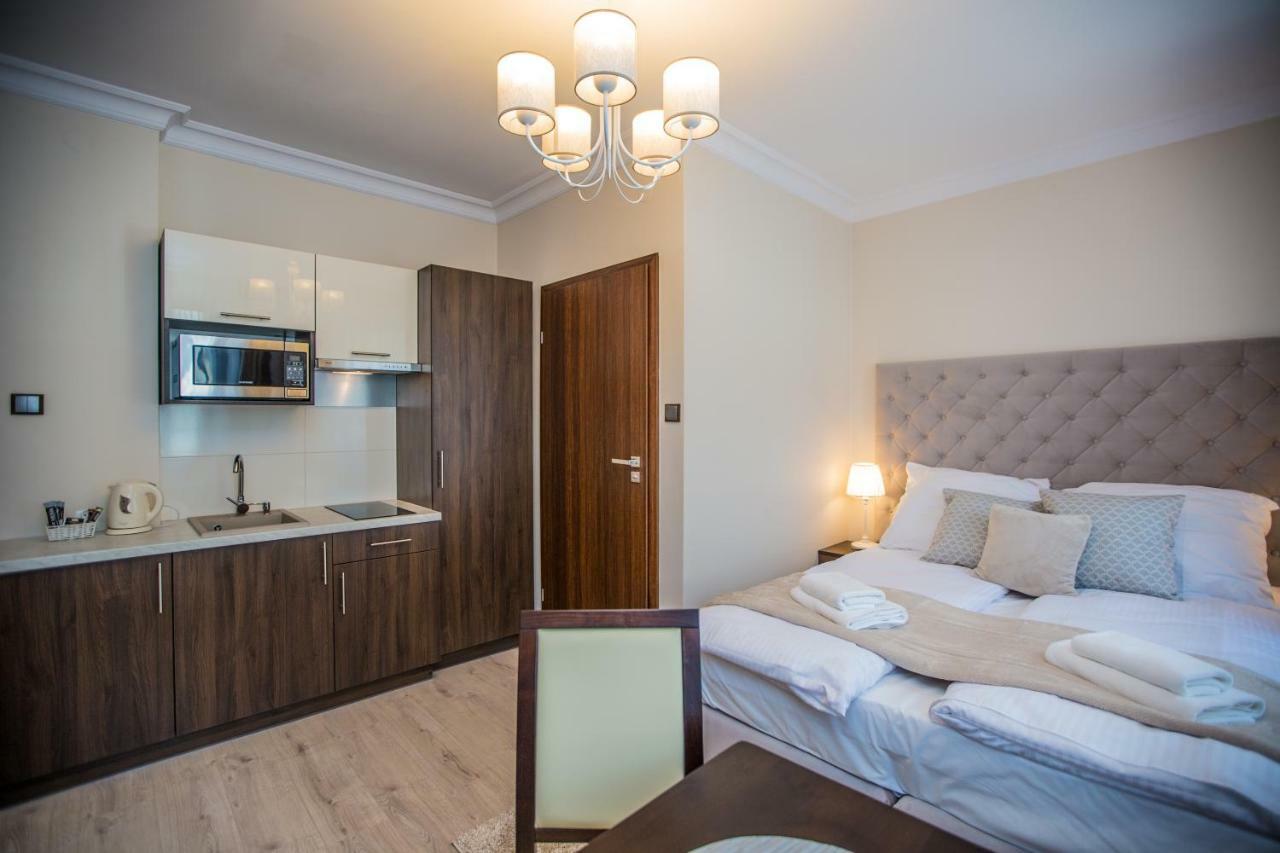 Triple Room,897049900:JPEG