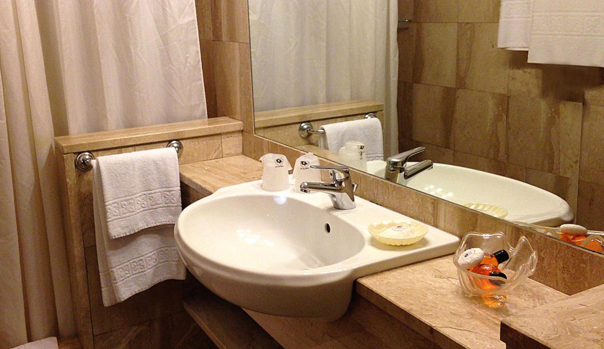 Standard Double or Twin Room,968048173:JPEG