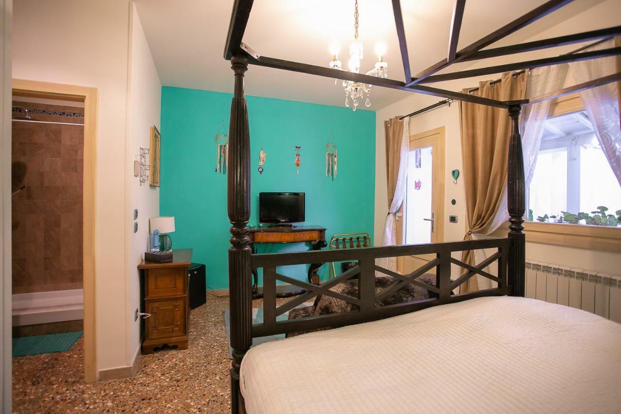 Large Double or Twin Room