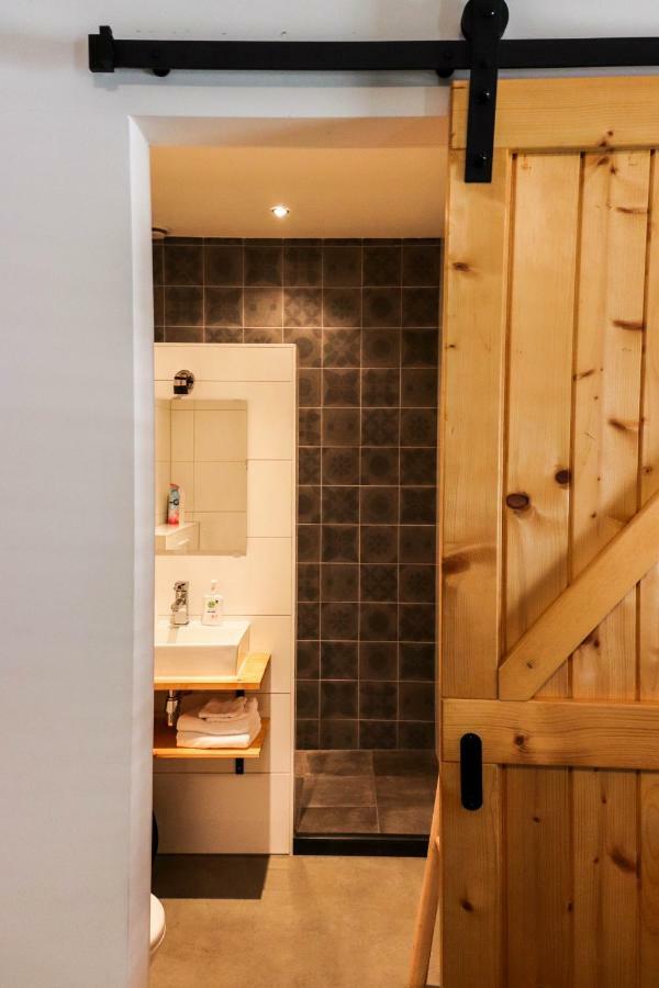 Deluxe Family Room Shower