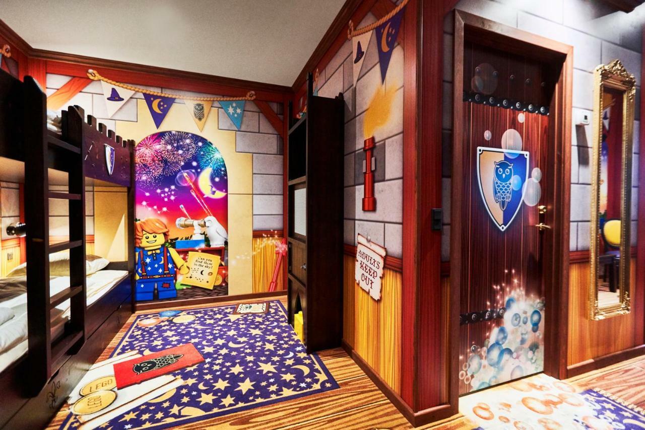 Wizard Room,902662588:JPEG