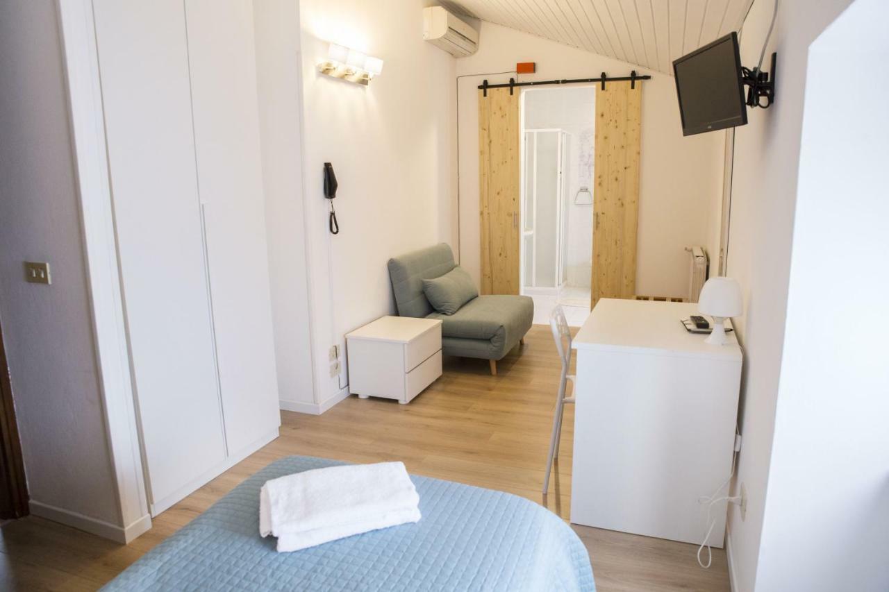 Large Single Room,903557677:JPEG