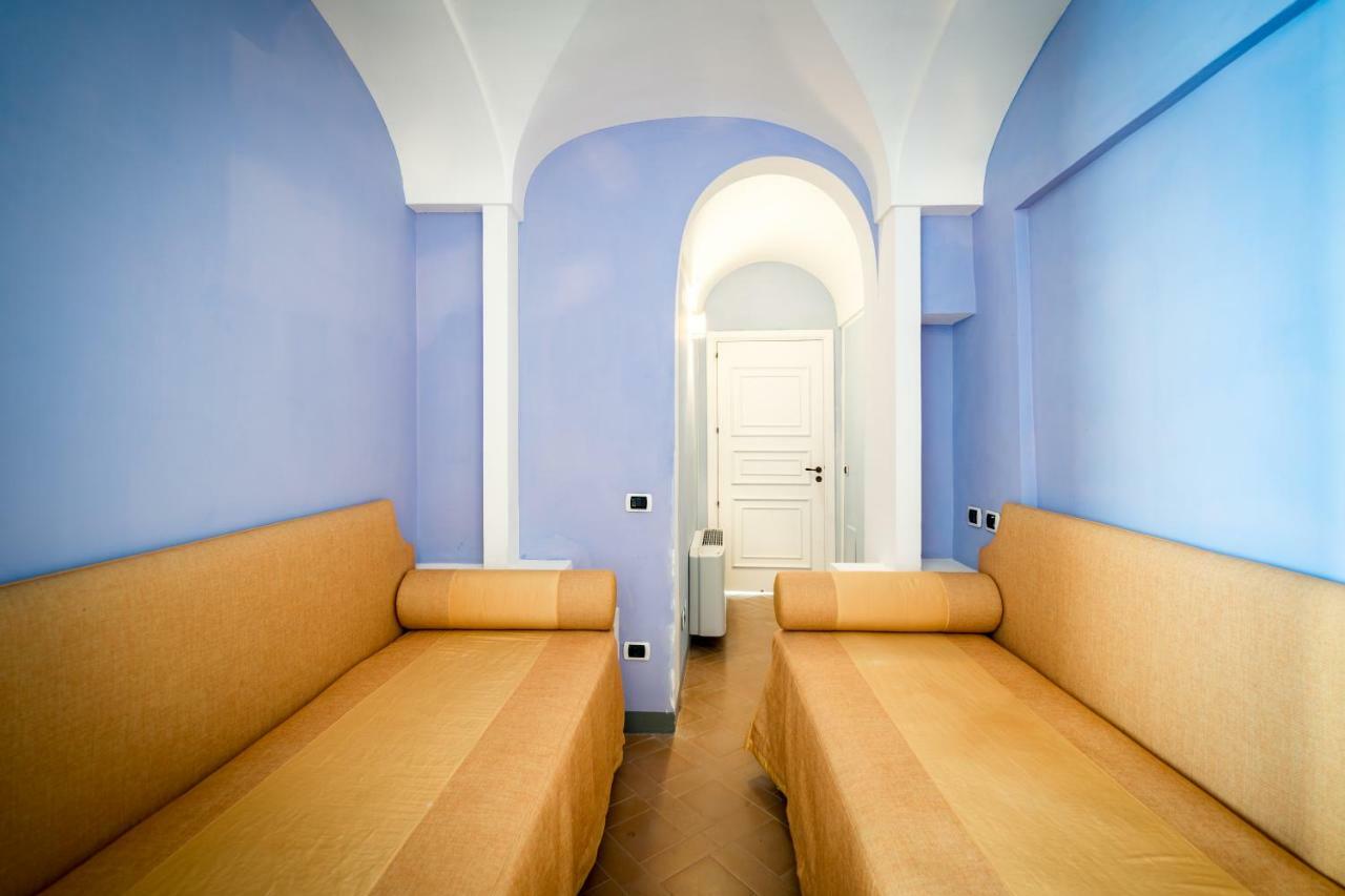 Twin Room,1765528833:JPEG