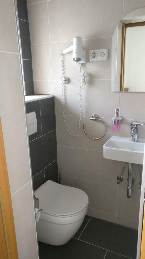 Single Room,1055003866:JPEG