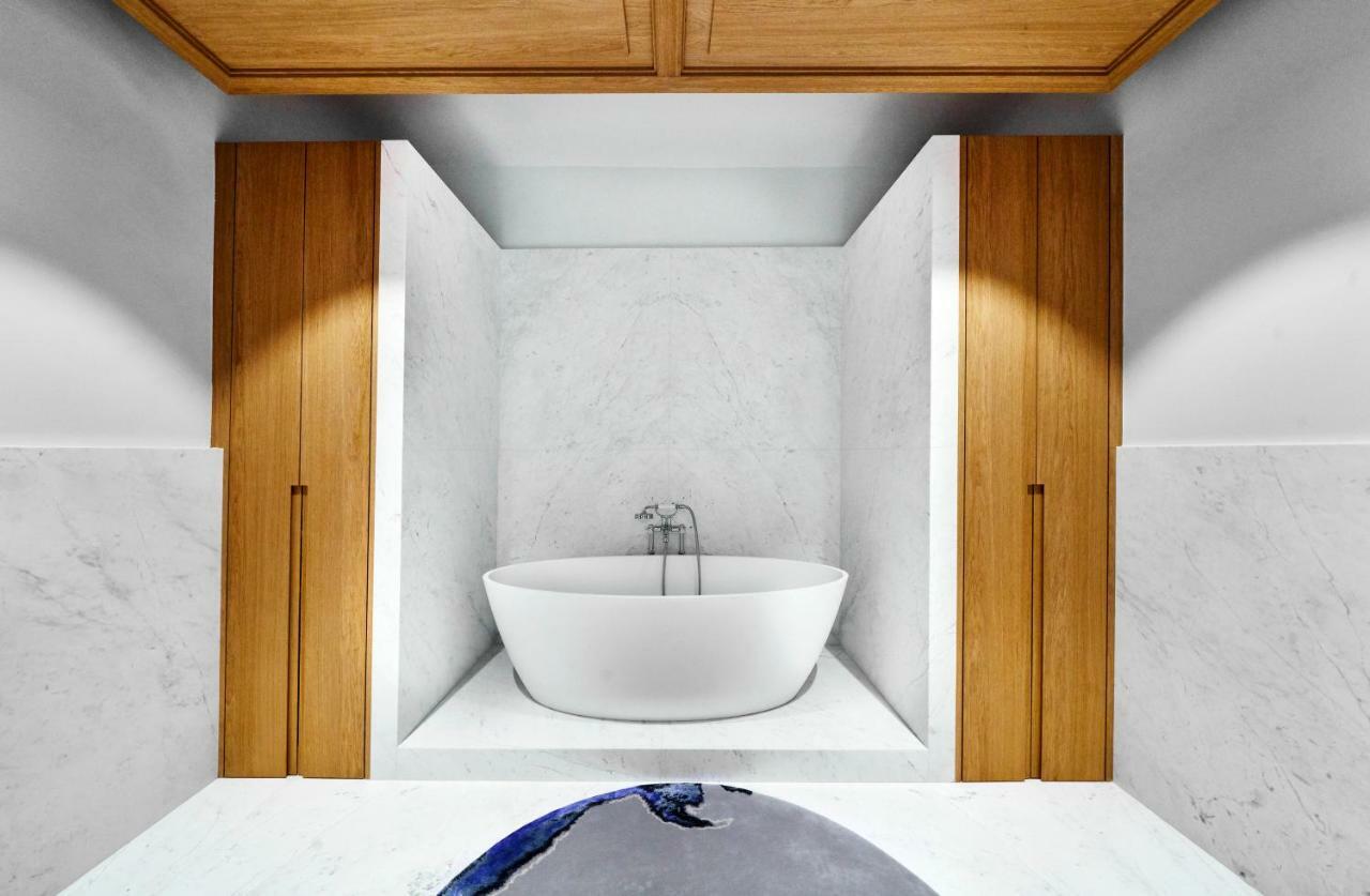 Deluxe Room,1546779997:JPEG