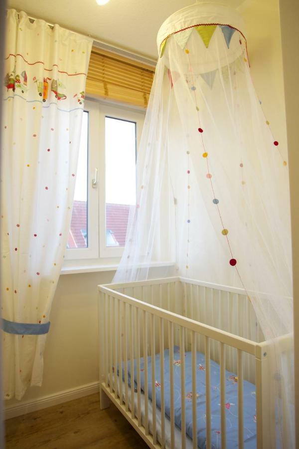 Family Room a baby cot