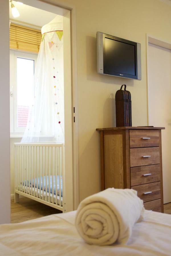 Family Room a baby cot