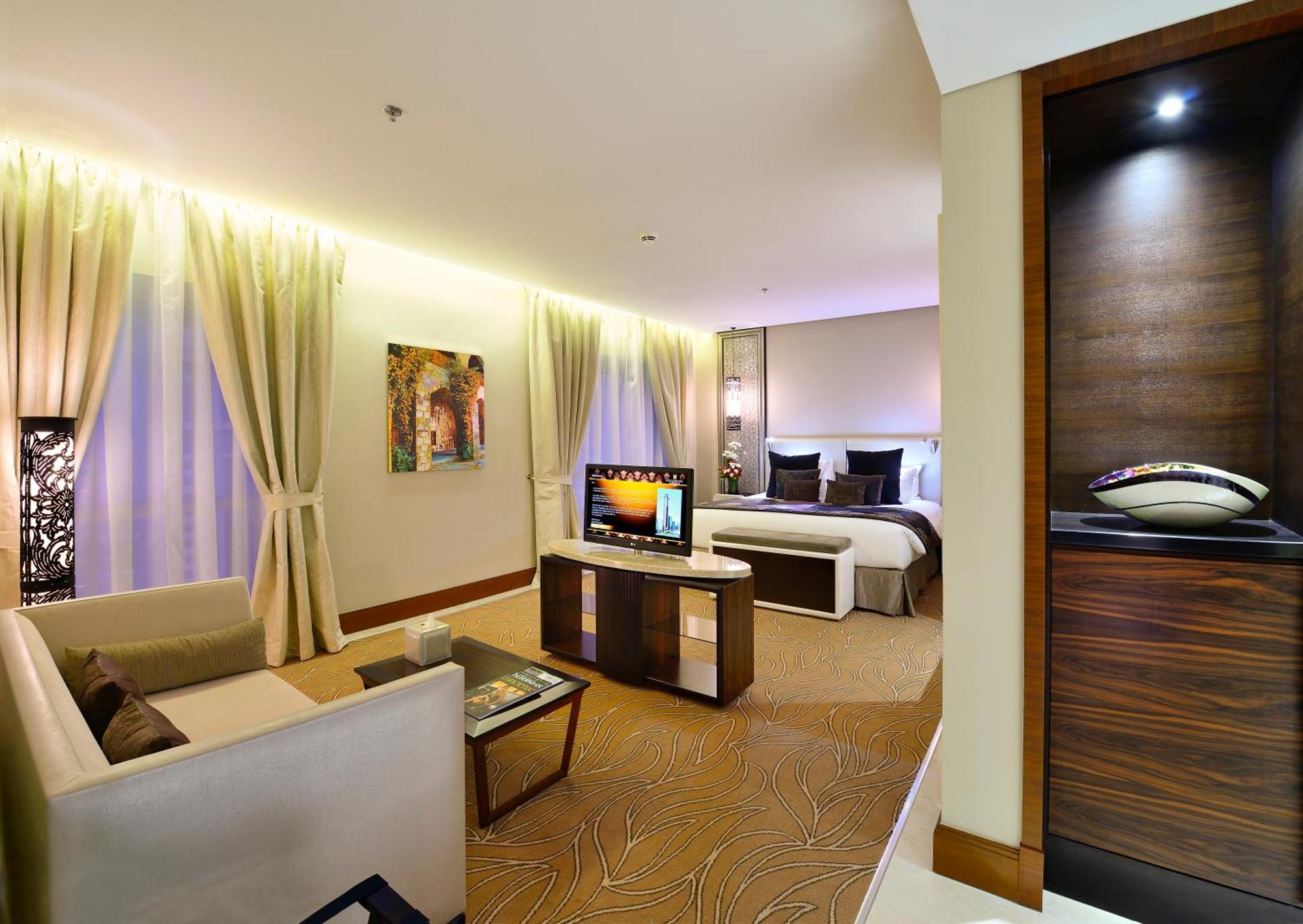 Executive Suite,908667652:JPEG
