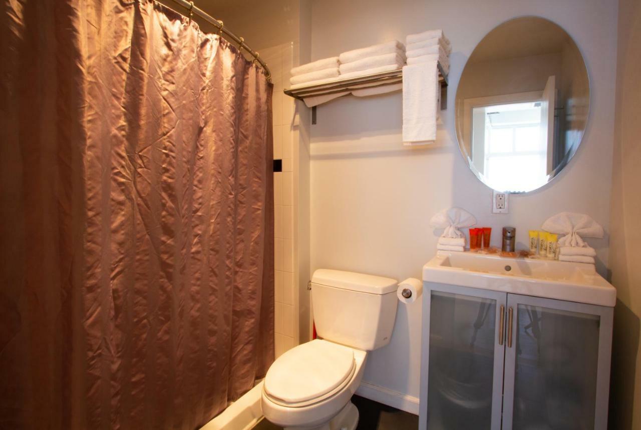 Deluxe Suite Partial Ocean View
