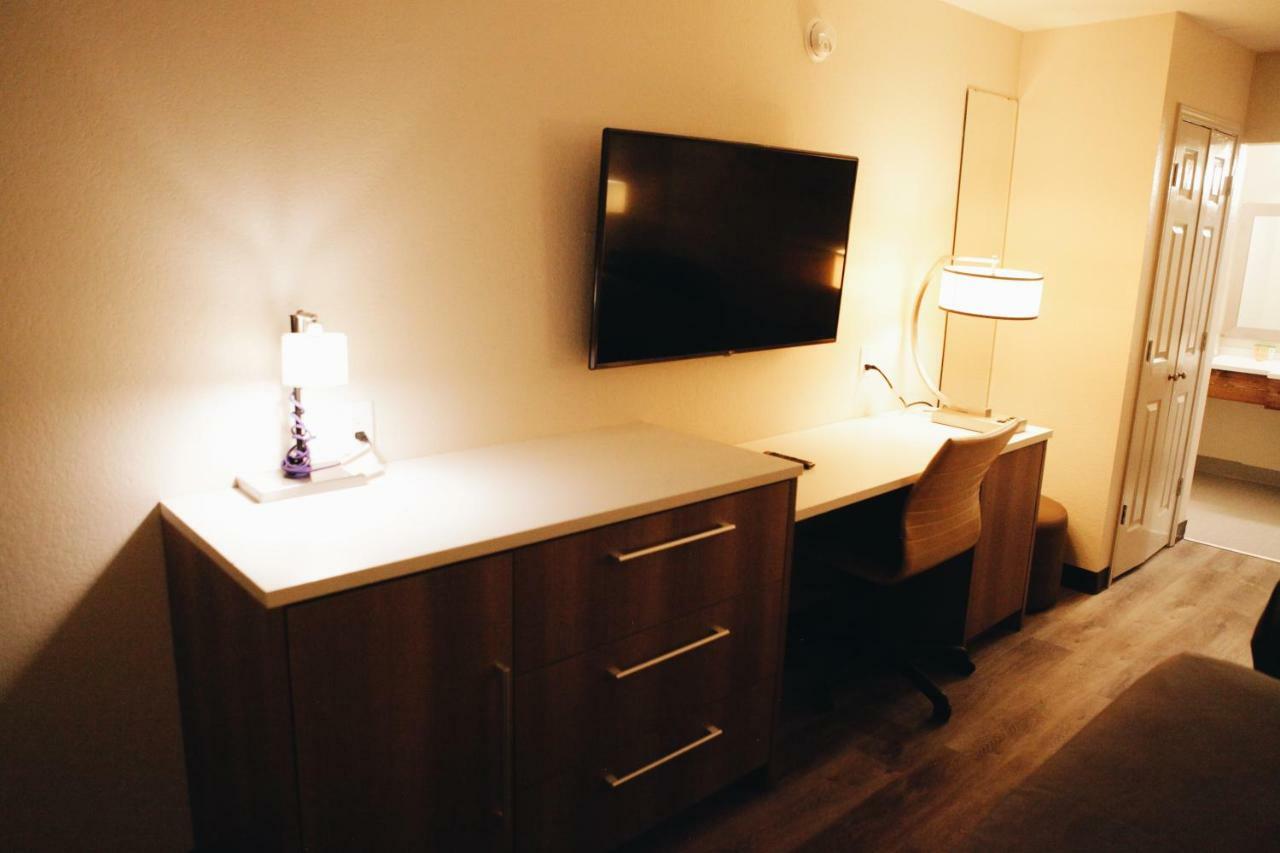 King Room Remodeled Smoking