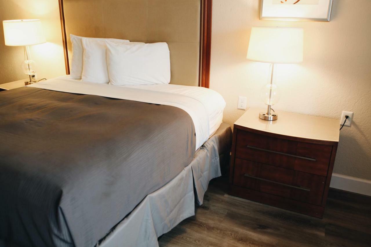King Room Remodeled Smoking