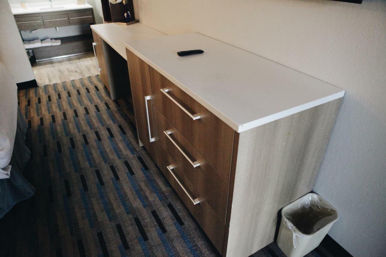 King Room Remodeled Non-Smoking