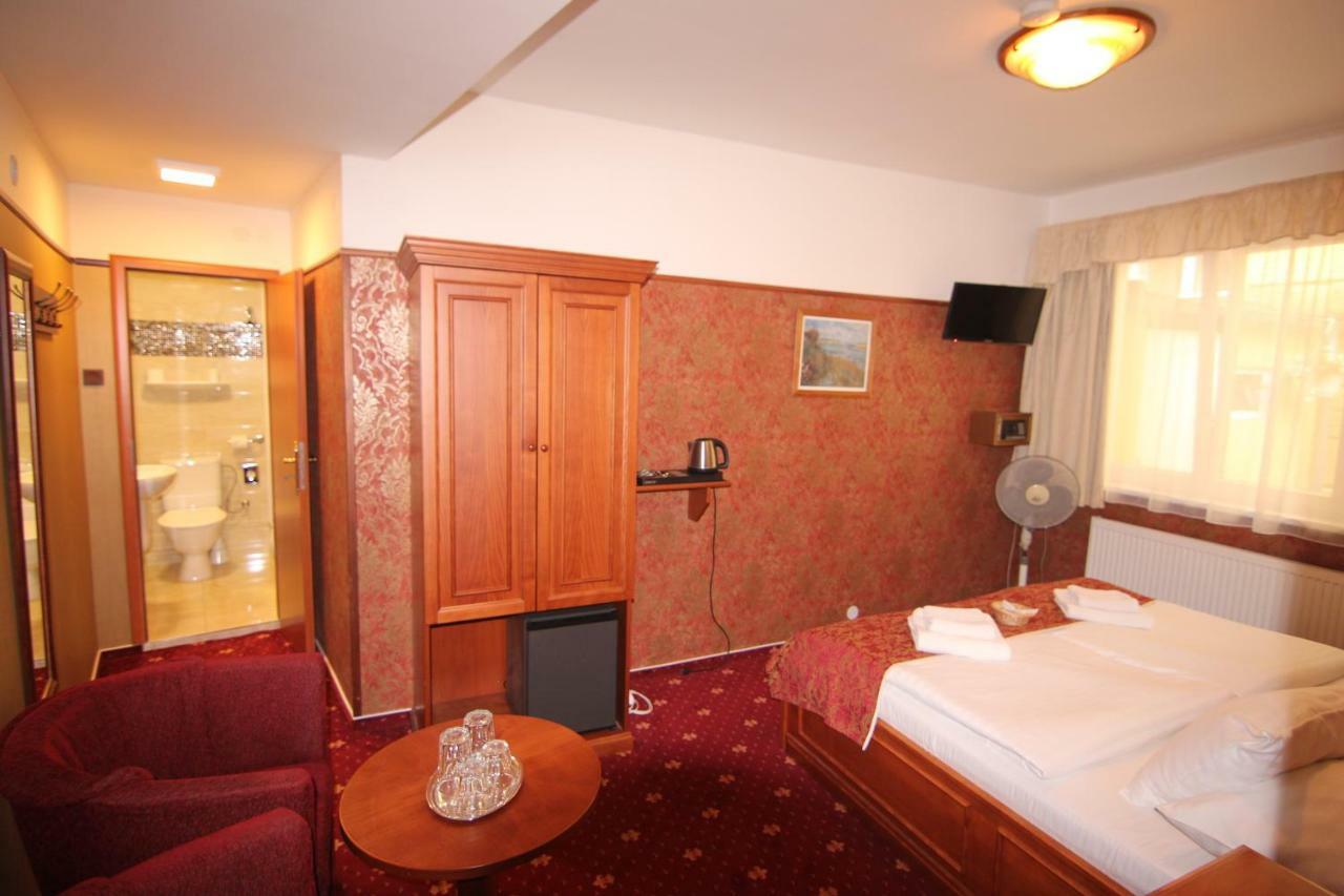 Budget Double or Twin Room,974627074:JPEG