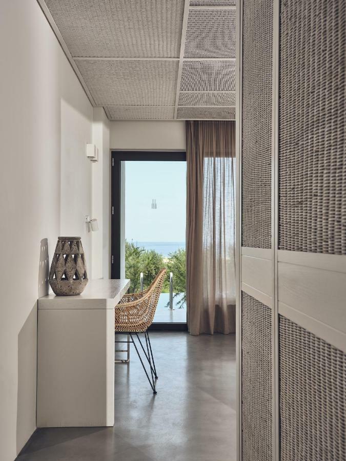 Junior Suite Swim up heated pool