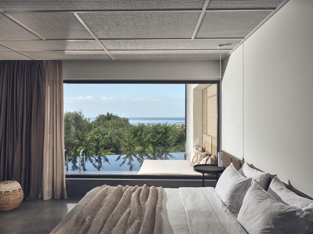 Junior Suite Swim up heated pool