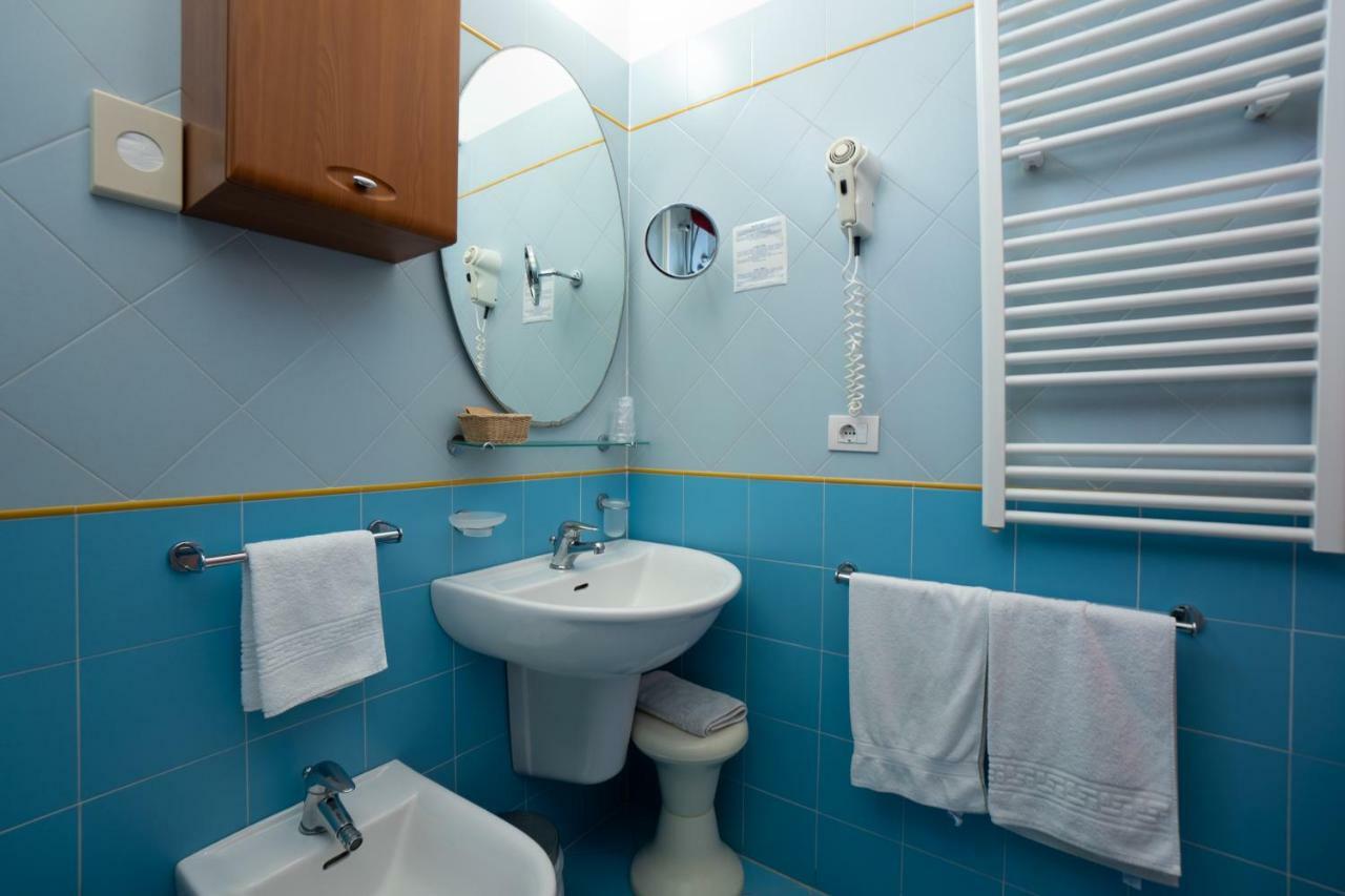 Quadruple Room,909317668:JPEG