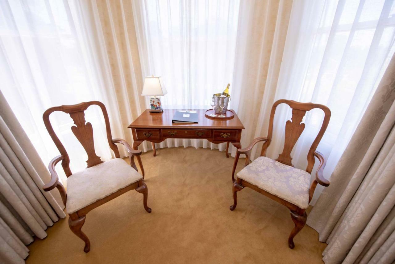 Executive King Room,909481879:JPEG
