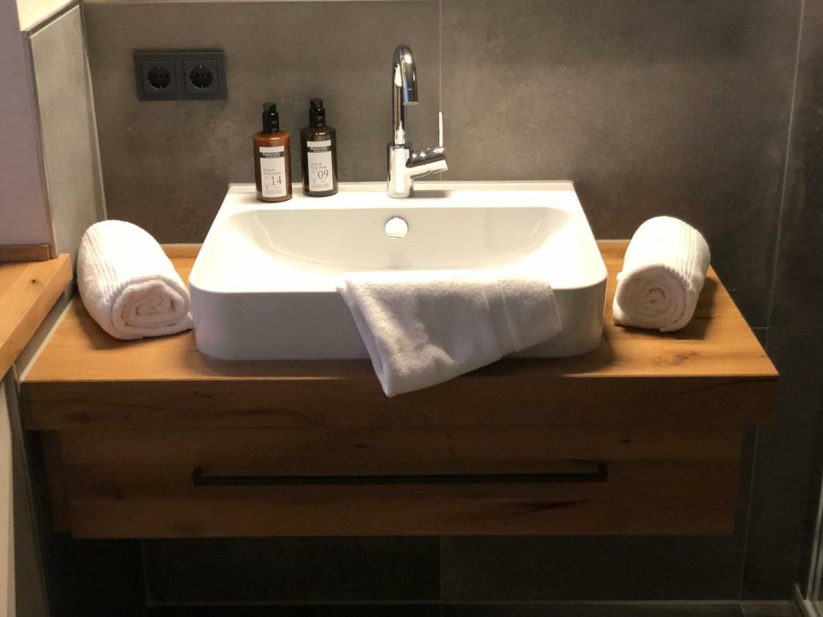 Single Room,1039286854:JPEG