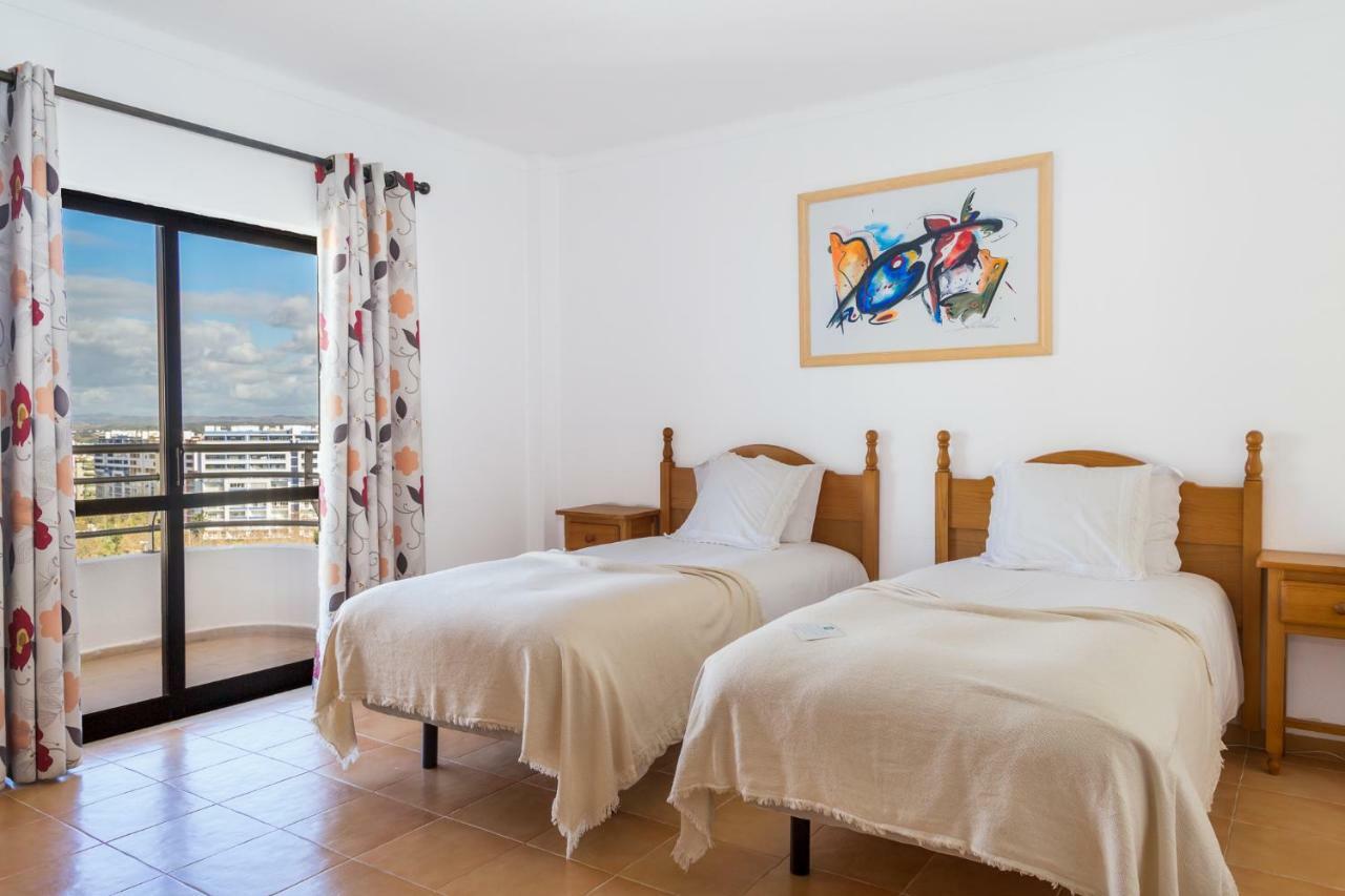 One-Bedroom Apartment Balcony,911402917:JPEG