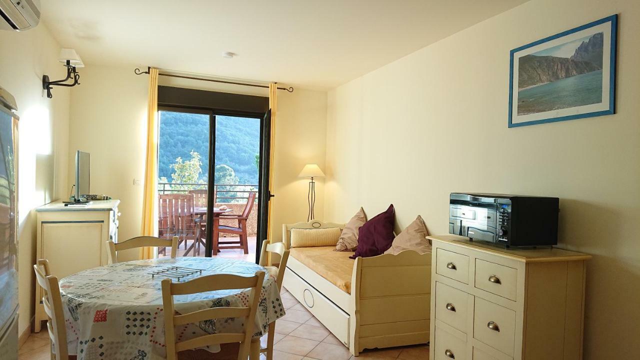 One-Bedroom Apartment Terrace,894141904:JPEG