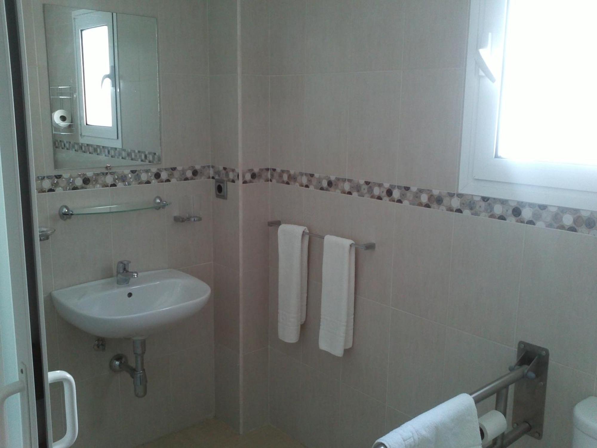 Twin Room,37436074:JPEG