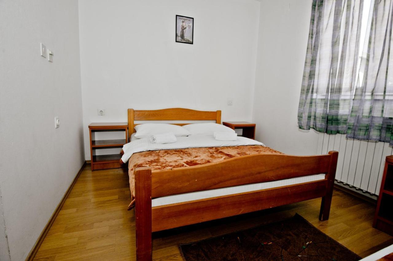 Standard Queen Room