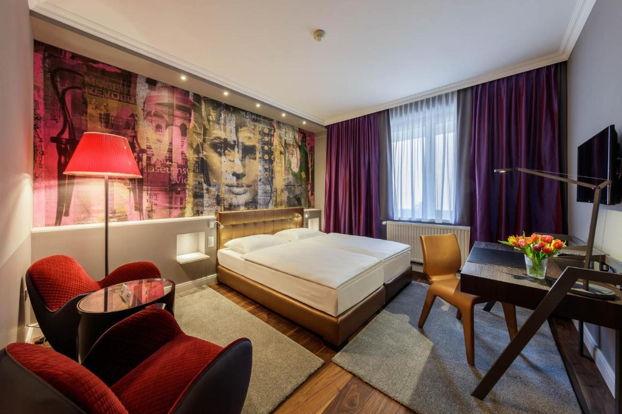 Deluxe Double or Twin Room Street View