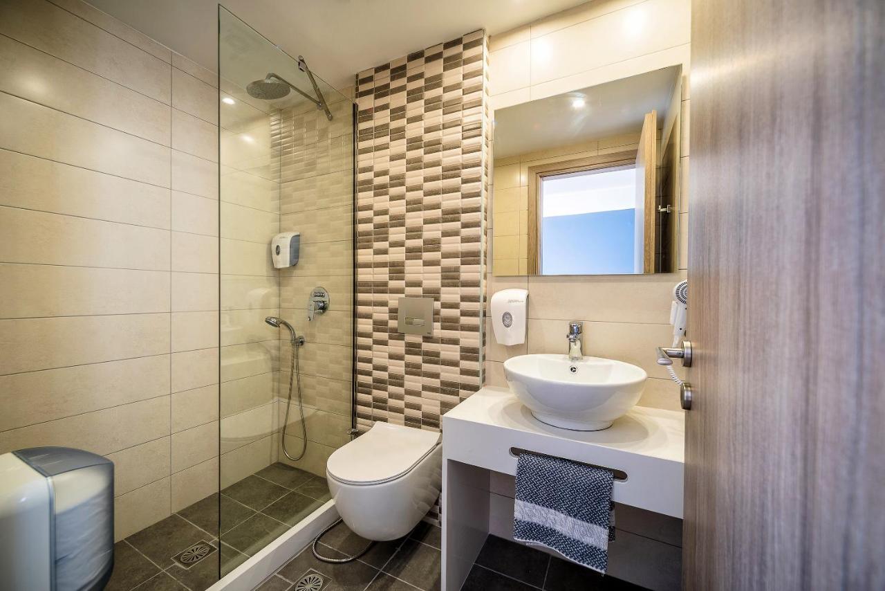 Triple Room,918067438:JPEG