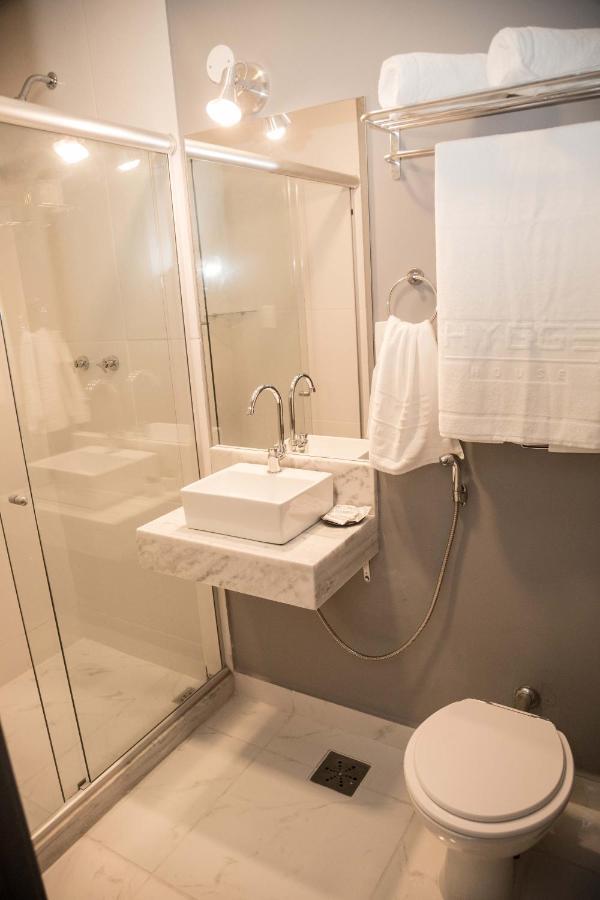 Standard Suite without Window,1743175035:JPEG