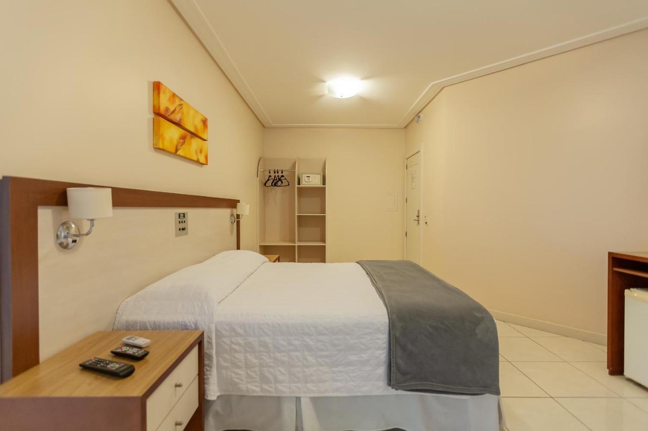 Deluxe Double Room,918353179:JPEG