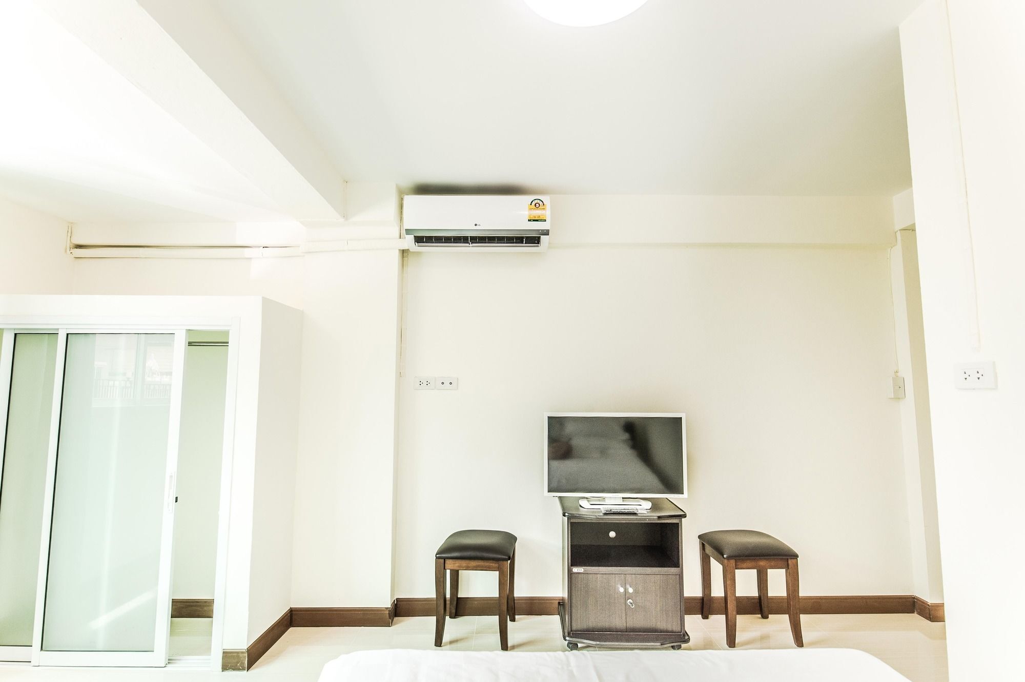Family Room,1722322768:JPEG