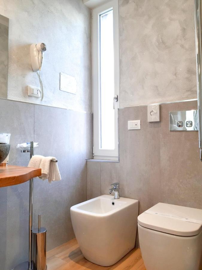 Comfort Triple Room Shower